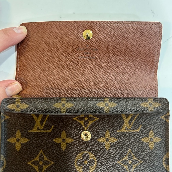 Louis Vuitton Alexandra Monogram Wallet - Picture 4 of 13